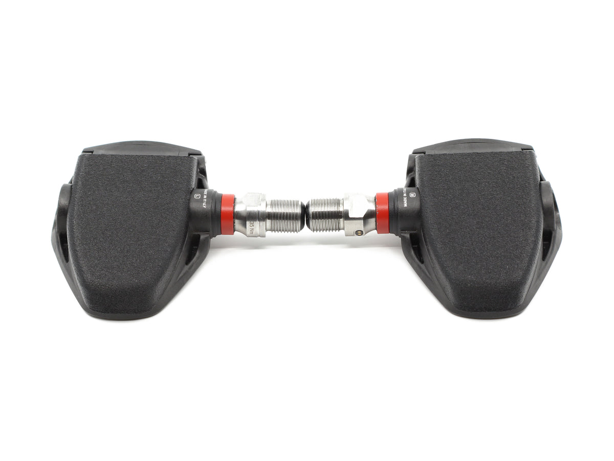 Aercover pedal covers on Favero Assioma PRO RS pedals, front view